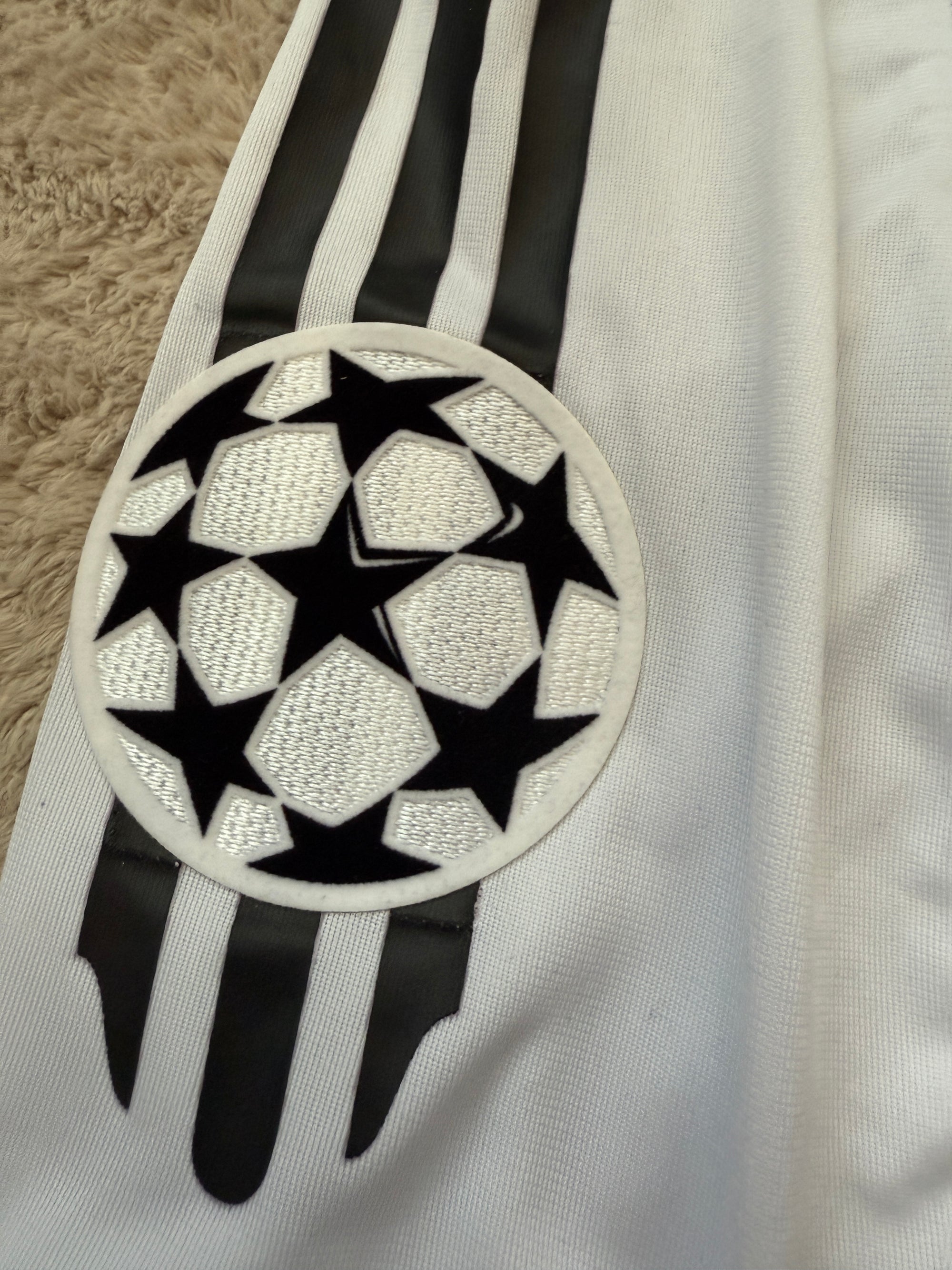 Real Madrid 2005/06 Zidane UCL Football Shirt - Medium