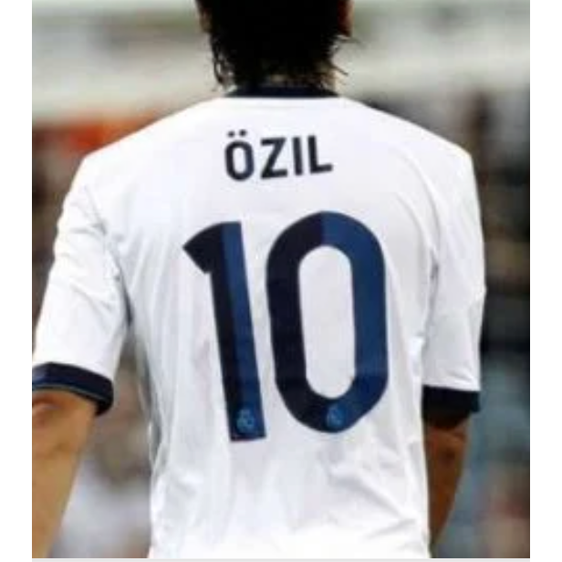 Real Madrid 2012/13 Home Ozil Name Set